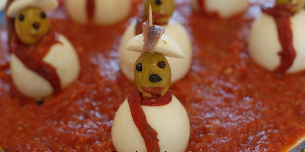 Boiled Egg Snowmen – Huevos Chinos – Recipe in Spanish & English